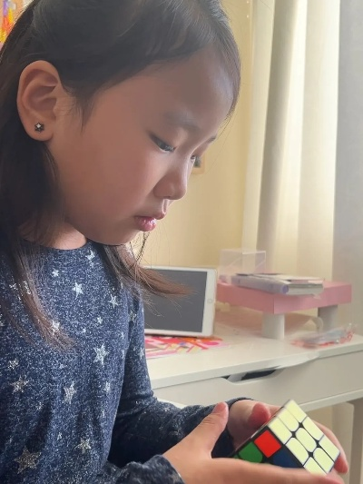 小学生解锁新技能，加密通话与8秒魔方还原的奇妙旅程